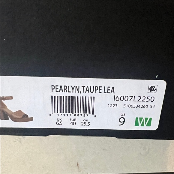 Naturalizer Elegant Tan Block Heel Sandals - Picture 7 of 7